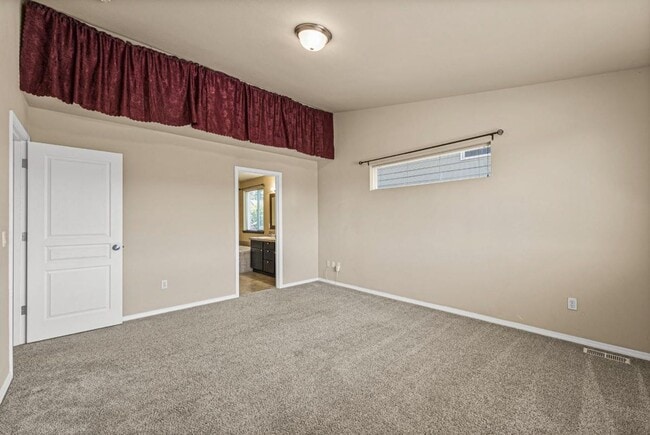 Building Photo - Spacious Corner Lot Home Near JBLM | 4 Bed...