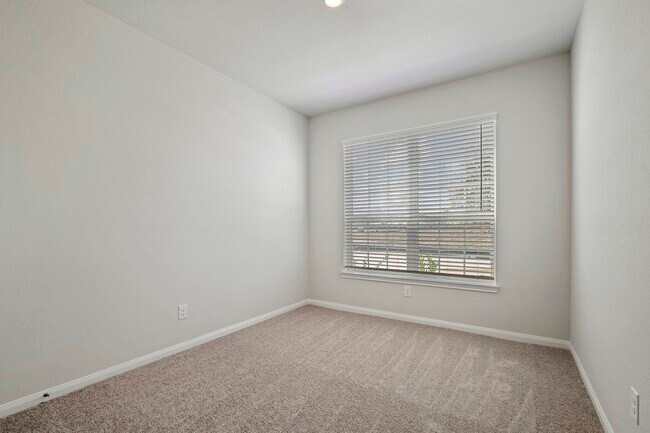 Building Photo - 10803 Hickory Ln