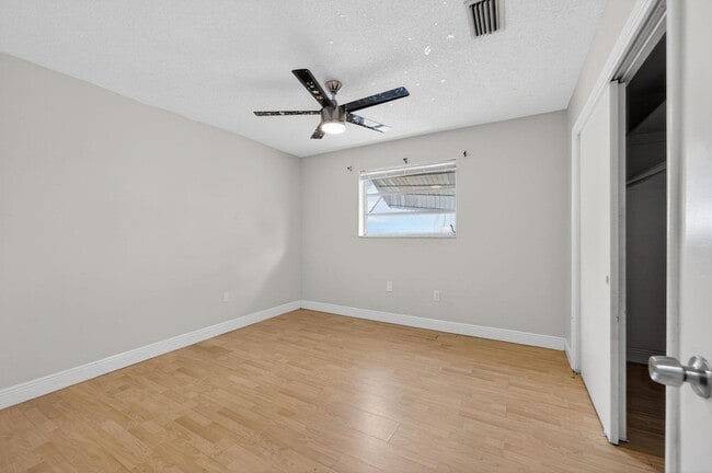 Building Photo - 6219 SW 20th Ct