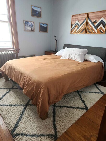 Building Photo - 482 Michigan St