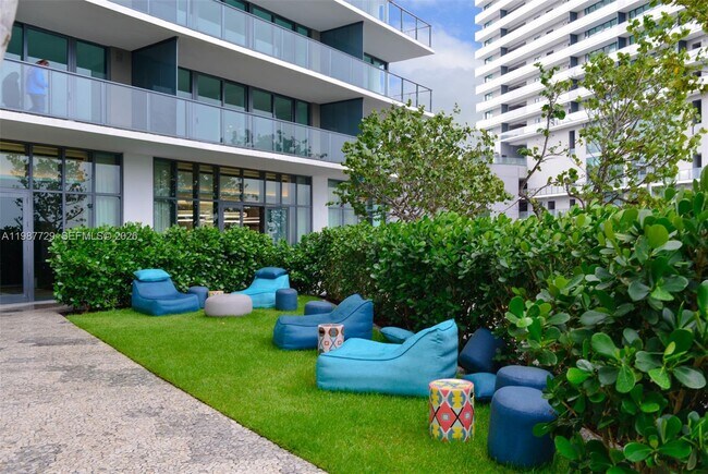 Building Photo - 650 NE 32nd St