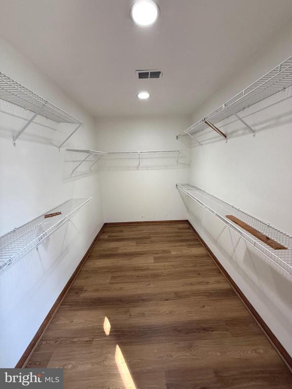 Building Photo - 9608 Burke View Ave