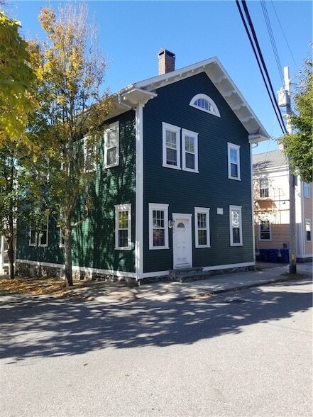 Building Photo - 32 Farewell St