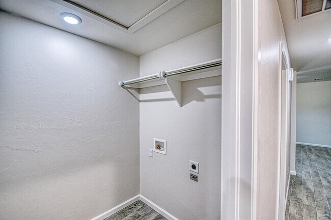 Building Photo - 2723 Varenna Ln