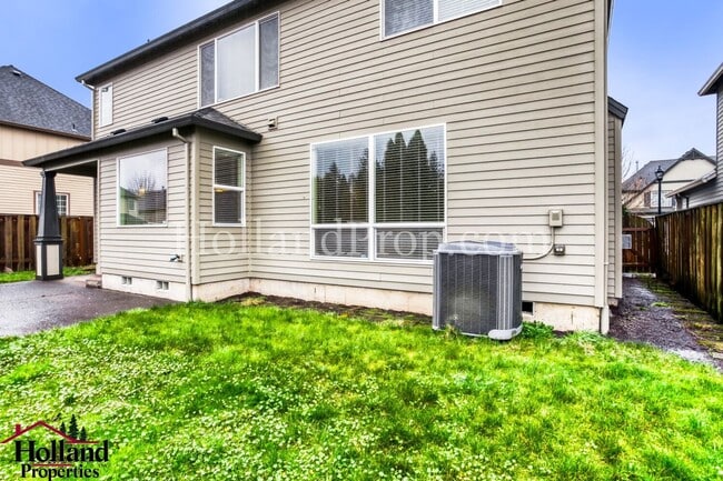 Building Photo - Gorgeous Single-Family Home with Central A/C!