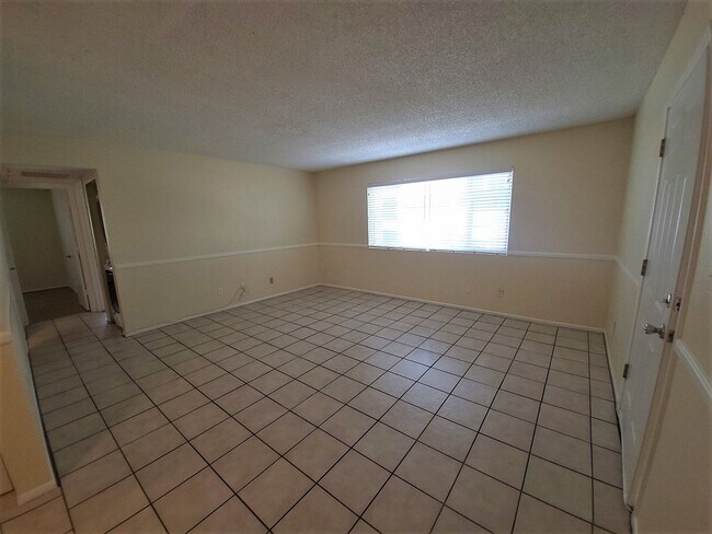 Building Photo - AFFORDABLE UNIT IN TEMPE!