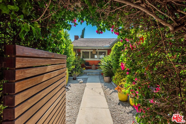 Building Photo - 4643 Nagle Ave