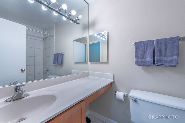 Building Photo - 211 E Ohio St