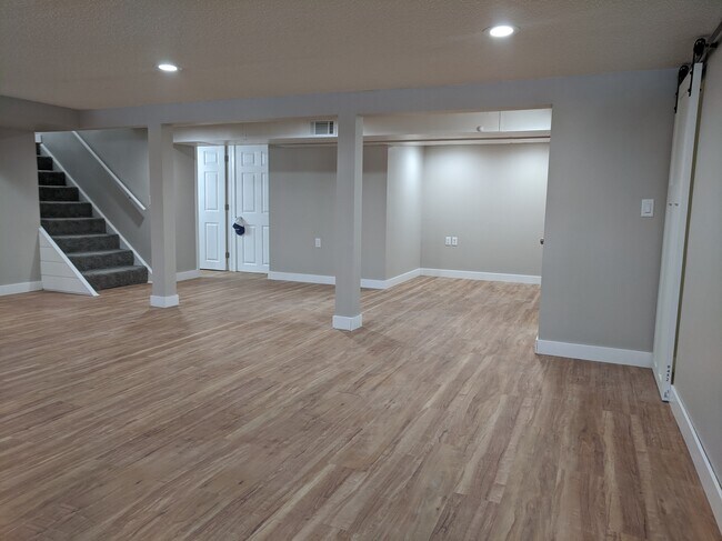 Building Photo - 1213 1st Ave NE