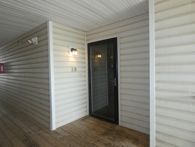 Building Photo - Beautiful Condo in North Kansas City School District!