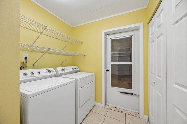 Building Photo - 995 Alcala Dr