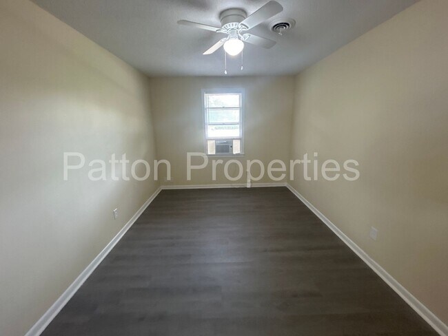Building Photo - 3100 Oweada Dr