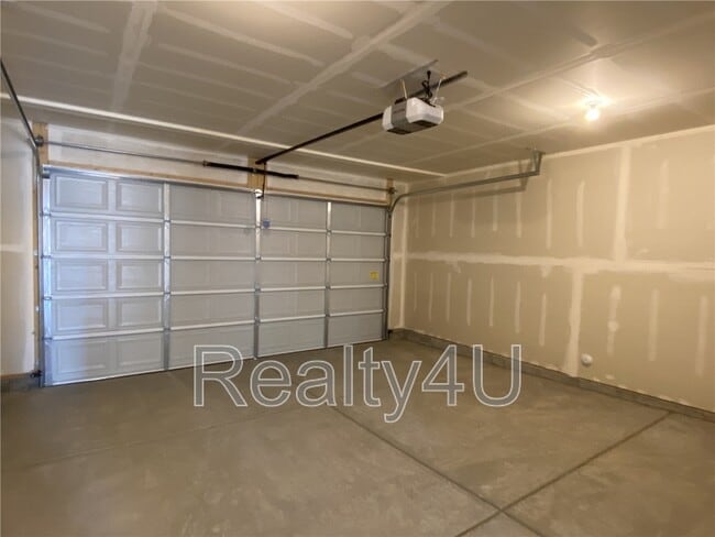 Building Photo - 138 E Crown Point Dr