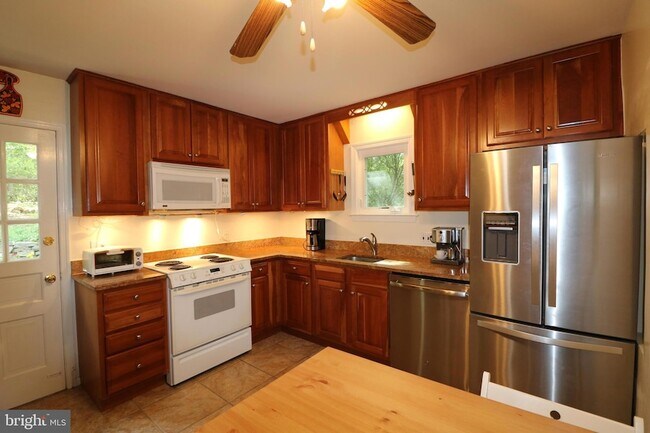 Building Photo - 6703 Rannoch Rd