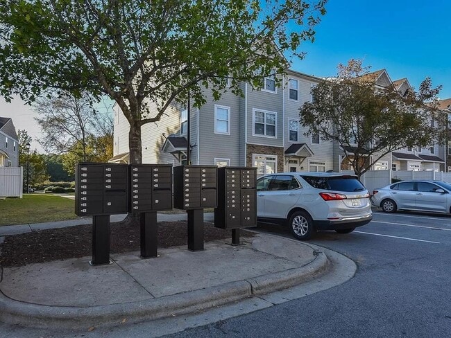 Building Photo - Charming 3BR Townhome in Raleigh