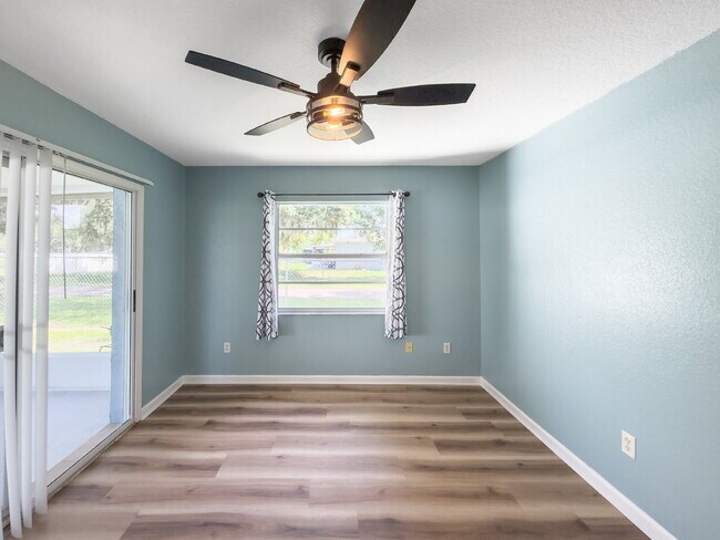 Building Photo - 3 Bed | 2 Bath | 1,200 Sq Ft Single-Family Home  RENT NOW WITH ZERO DEPOSIT on a 12-month lease!