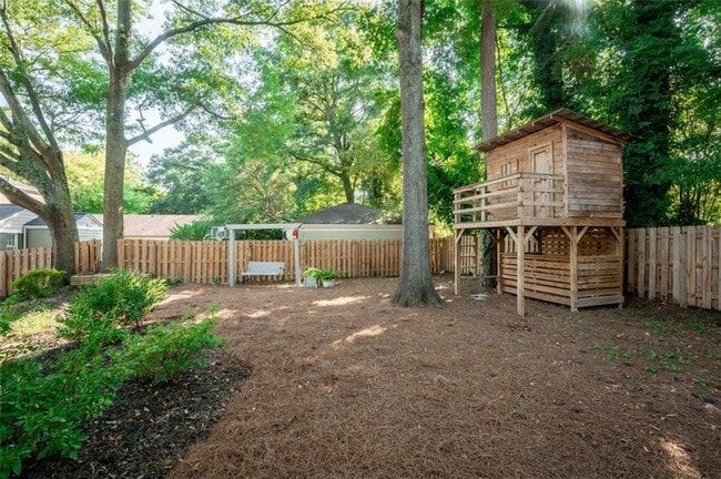 Building Photo - 102 Mockingbird Ln