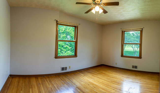 bedroom 3 - 3118 S 116th St