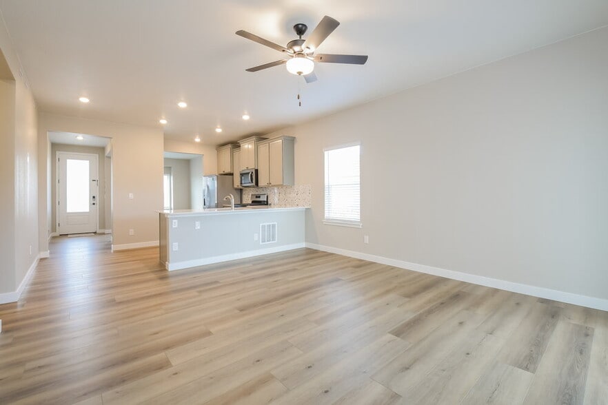 Building Photo - 9462 Truckee Ct