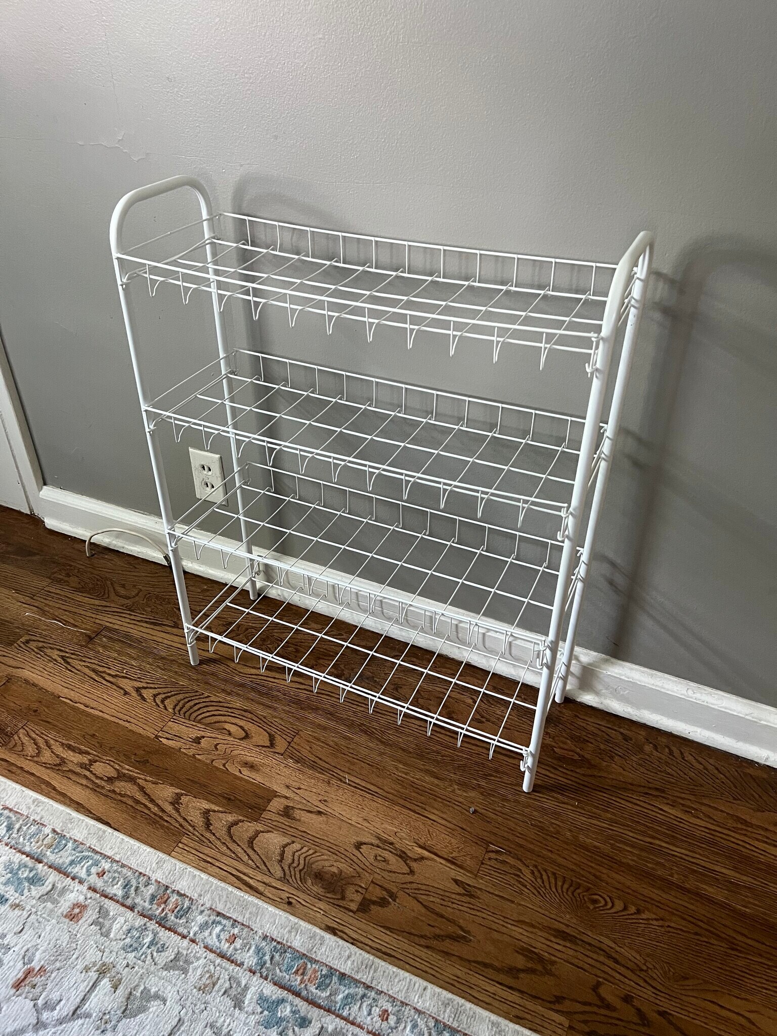Shoe rack - 4622 Cass St