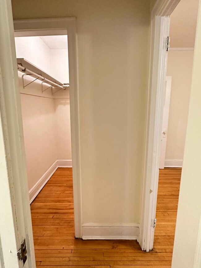 Building Photo - Studio Lakes Uptown Apartment, Blocks from...