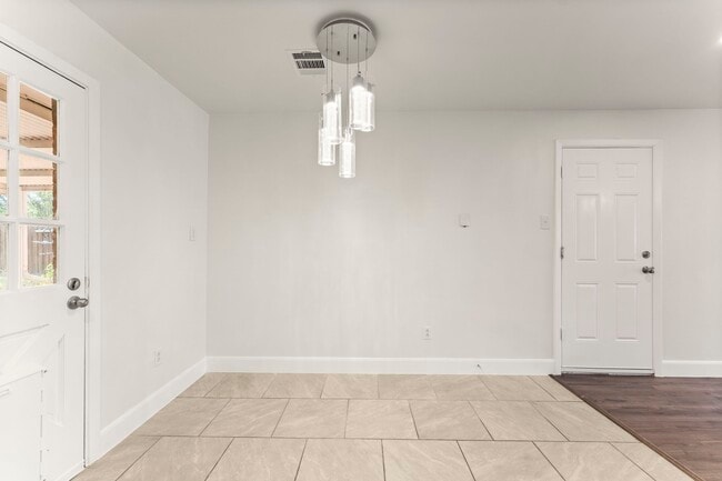 Building Photo - 4135 Hill Oak Dr