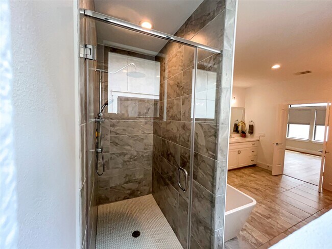 Building Photo - 1735a Moritz Dr