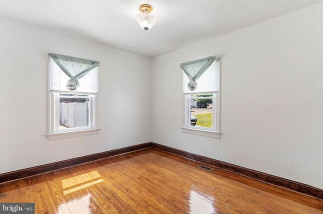 Building Photo - 7523 Webster Ln
