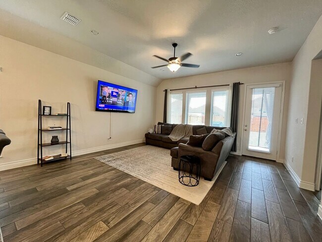 Building Photo - 3 Bedroom/2 Bath Kallison Ranch Subdivision