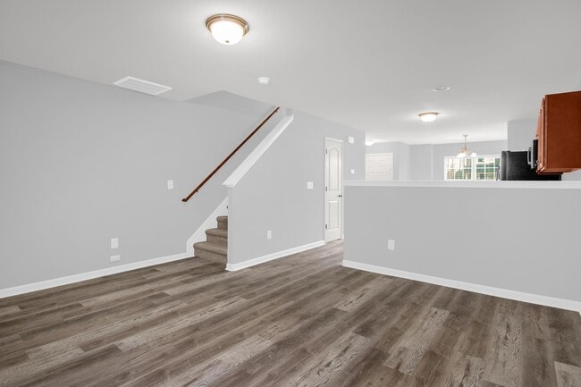 Building Photo - Updated 2BR/2.5BA Townhome