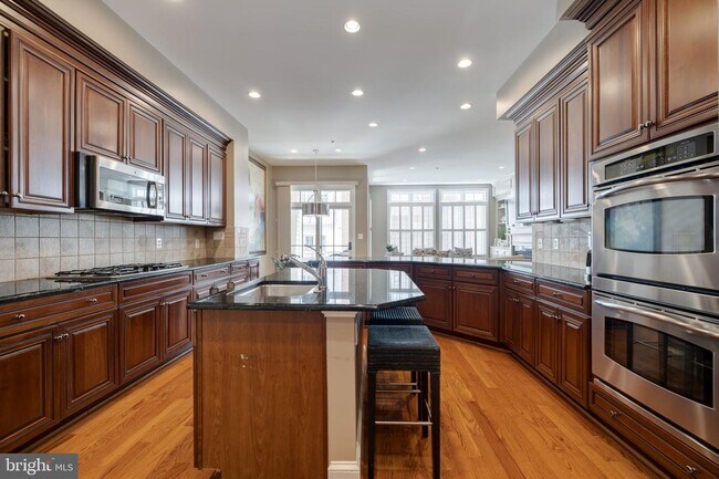 Building Photo - 712 Bracey Ln