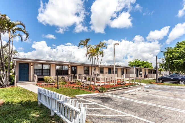 Building Photo - Centre Lake III