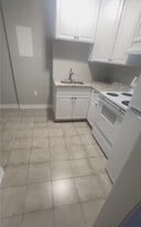 Building Photo - 452 Main St