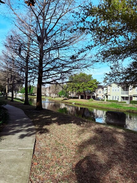lake walk path - 10075 Gate Pky N