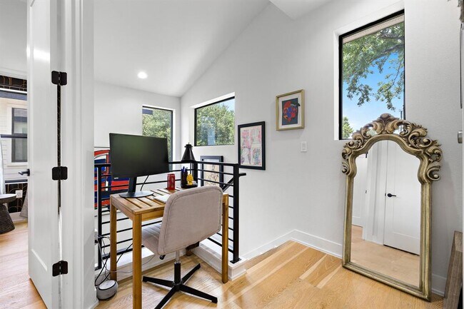 Building Photo - 408 W Odell St