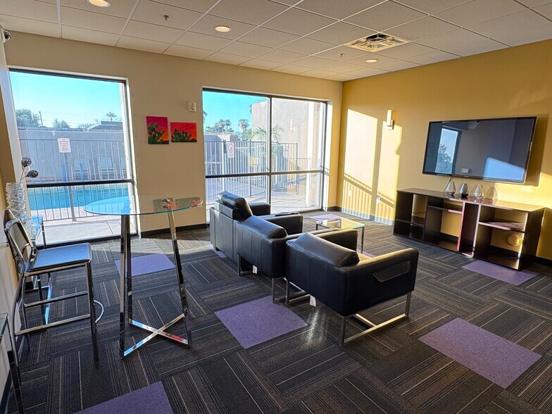 Lounge - 535 W Thomas Rd