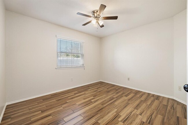 Building Photo - 2003 Dayflower Trce