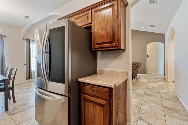 Building Photo - 103 Spike Run