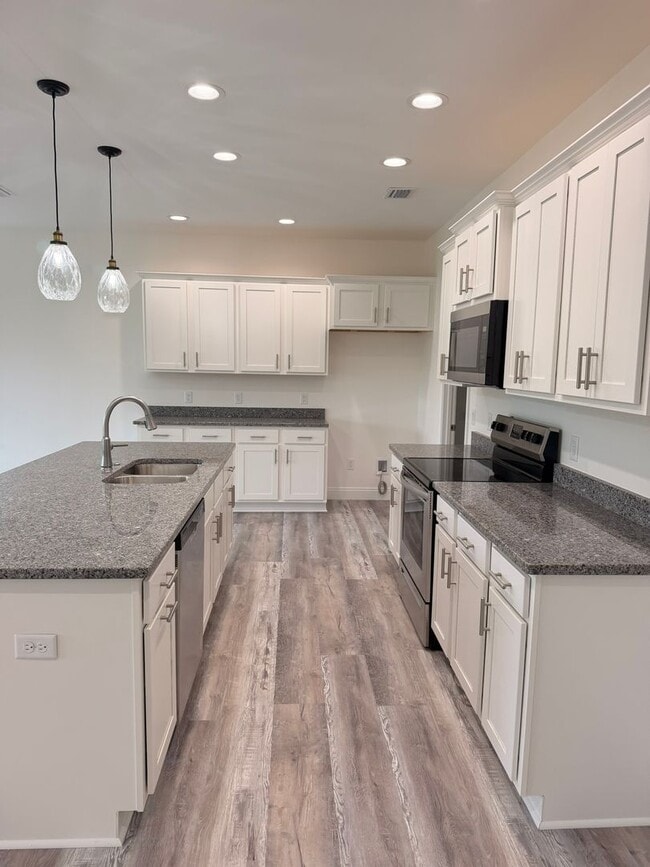 Building Photo - 913 Plantation Dr