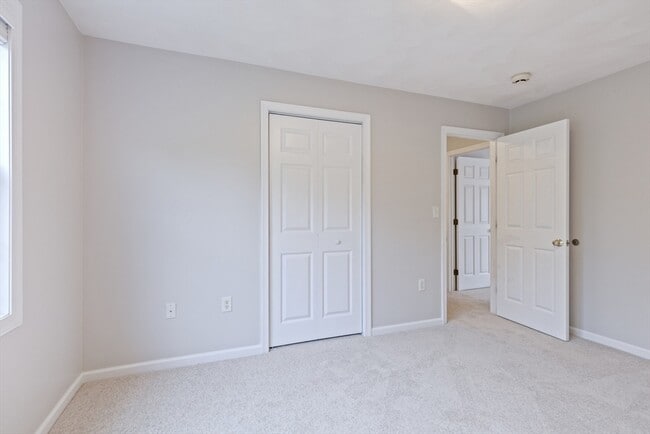 Building Photo - 555 Main St