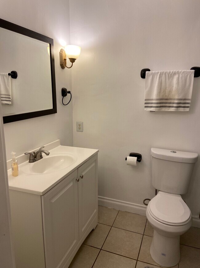 Building Photo - 315 N Louise St