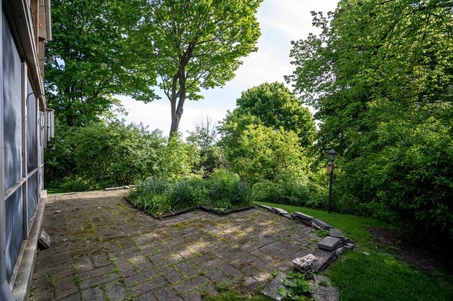 Building Photo - LIVE ON LAKE MICHIGAN IN THIS SPACIOUS CONDO!