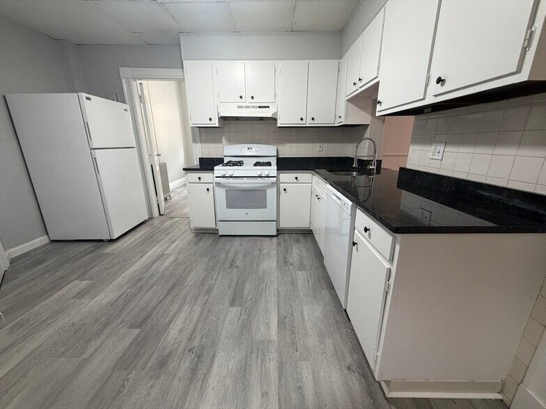 Building Photo - 41 Park St