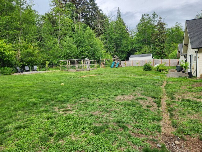 Building Photo - 6040 Birch Point Rd