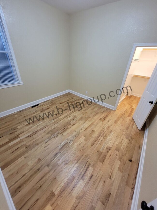 Building Photo - 5714 7th Ave