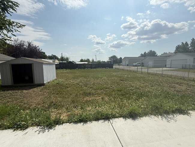 Building Photo - 1303 Lake Elmo Dr