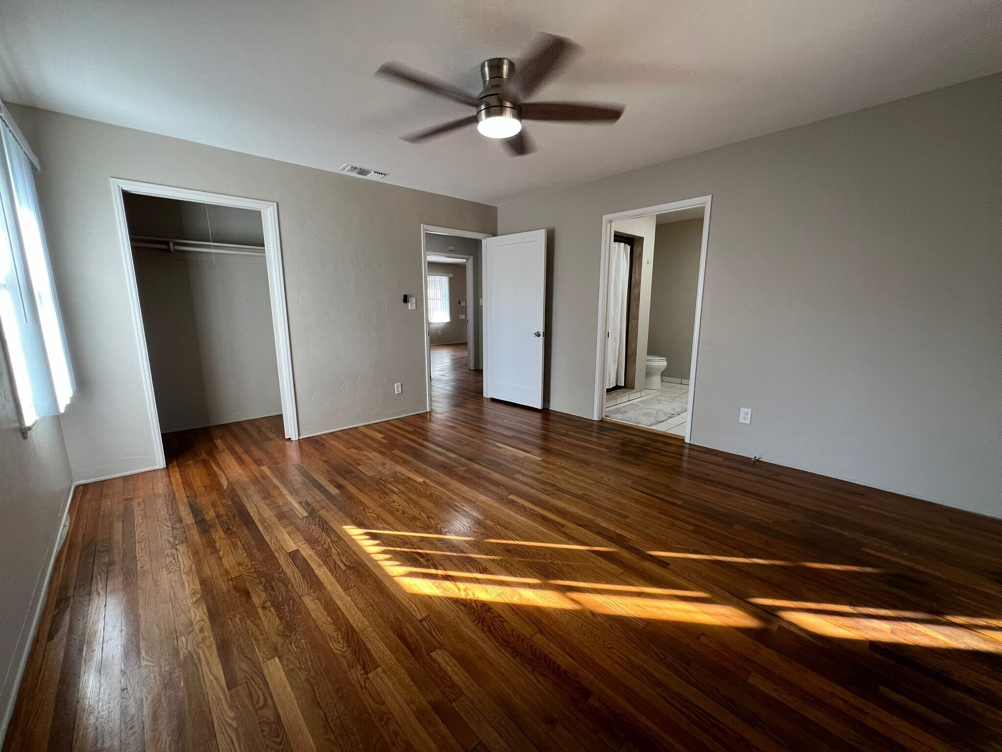 Building Photo - 4015 Calavo Dr