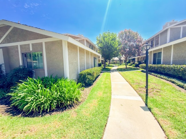Building Photo - 15224 Shadybend Dr