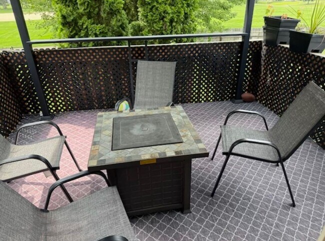 Building Photo - 4 Bed Single Family Backs up to Park