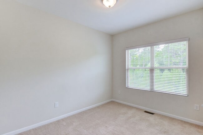 Building Photo - Townhome minutes from Lenovo Center: Available September 10th